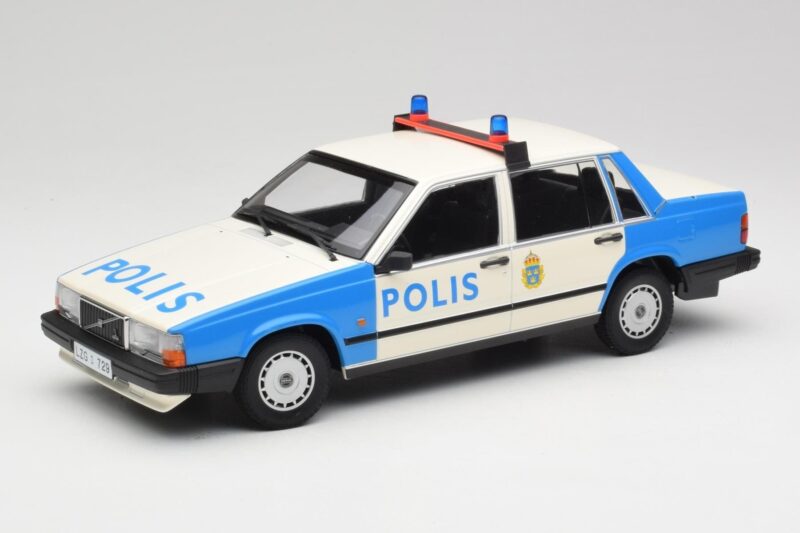 Volvo 740 GL Шведска Полиция Minichamps 1:18 155171791 Метал
