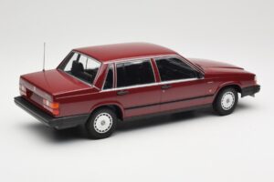 Volvo 740 GL Червен Minichamps 1:18 155171704 Метал — снимка 2 от 6