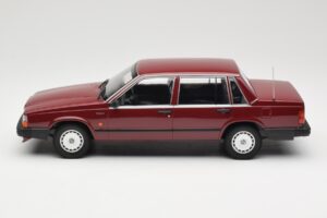 Volvo 740 GL Червен Minichamps 1:18 155171704 Метал — снимка 3 от 6