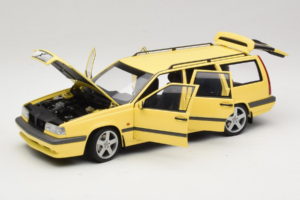 Volvo 850 T-5R Комби Cream Yellow AUTOart 1:18 79506 Метал — снимка 2 от 8