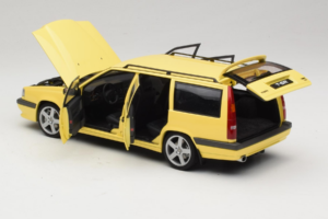Volvo 850 T-5R Комби Cream Yellow AUTOart 1:18 79506 Метал — снимка 5 от 8