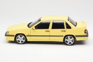 Volvo 850 T-5R Жълт AUTOart 1:18 79501 Метал — снимка 4 от 8