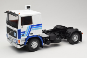 Volvo F12 Син Бял Road Kings 1:18 RK180033 Метал