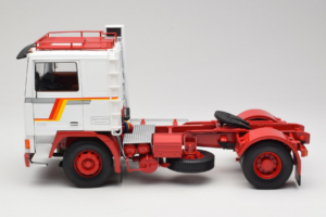 Volvo F12 Бял Червен Road Kings 1:18 RK180031 Метал — снимка 4 от 8