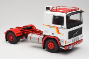 Volvo F12 Бял Червен Road Kings 1:18 RK180031 Метал — снимка 6 от 8