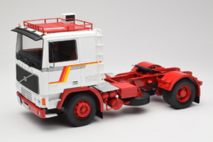 Volvo F12 Бял Червен Road Kings 1:18 RK180031 Метал
