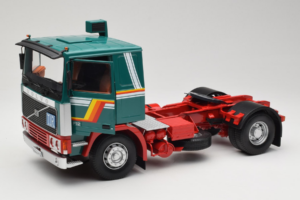 Volvo F1220 Зелен Червен Road Kings 1:18 RK180032 Метал — снимка 2 от 8