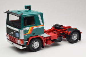 Volvo F1220 Зелен Червен Road Kings 1:18 RK180032 Метал