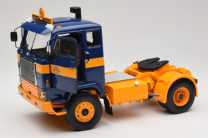 Volvo F88 Тъмно Син Жълт MCG 1:18 MCG18140 Метал — снимка 2 от 8