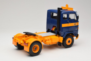 Volvo F88 Тъмно Син Жълт MCG 1:18 MCG18140 Метал — снимка 3 от 8