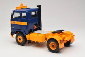 Volvo F88 Тъмно Син Жълт MCG 1:18 MCG18140 Метал — снимка 7 от 8