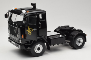 Volvo F88 John Player Special Black MCG 1:18 MCG18217 Метал — снимка 2 от 8