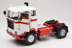 Volvo F88 Бял Червен MCG 1:18 MCG18141 Метал — снимка 2 от 8