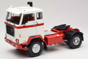 Volvo F88 Бял Червен MCG 1:18 MCG18141 Метал