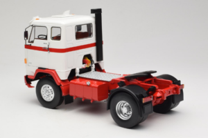 Volvo F88 Бял Червен MCG 1:18 MCG18141 Метал — снимка 7 от 8