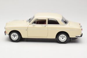 Volvo P121 Amazon Бял Revell 1:18 08866 Метал — снимка 4 от 8