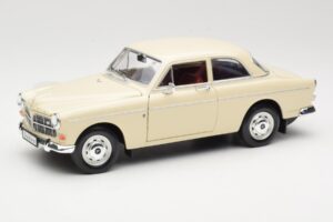 Volvo P121 Amazon Бял Revell 1:18 08866 Метал