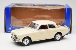 Volvo P121 Amazon Бял Revell 1:18 08866 Метал — снимка 8 от 8