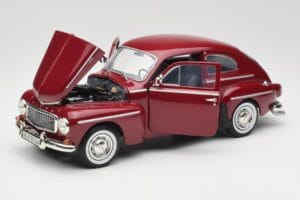 Volvo PV544 Cherry Red Revell 1:18 08887 Метал — снимка 2 от 8
