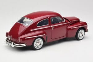 Volvo PV544 Cherry Red Revell 1:18 08887 Метал — снимка 3 от 8