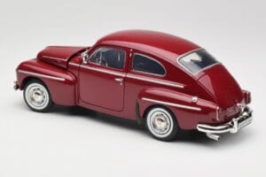 Volvo PV544 Cherry Red Revell 1:18 08887 Метал — снимка 7 от 8