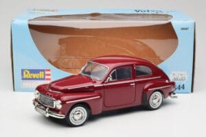 Volvo PV544 Cherry Red Revell 1:18 08887 Метал — снимка 8 от 8