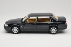 Volvo S90 Royal Blue DNA 1:18 DNA000088 Метал — снимка 3 от 6