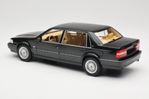 Volvo S90 Royal Green DNA 1:18 DNA000090 Метал — снимка 5 от 6