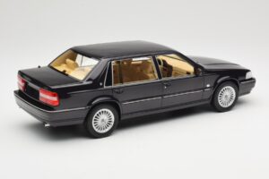 Volvo S90 Royal Violet DNA 1:18 DNA000089 Метал — снимка 2 от 6