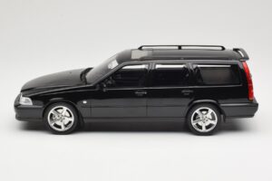 Volvo V70 R P80 Черен DNA 1:18 DNA000232 Метал — снимка 3 от 6