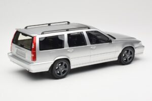 Volvo V70 R P80 Сребрист DNA 1:18 DNA000155 Метал — снимка 2 от 6