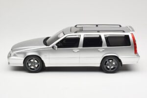 Volvo V70 R P80 Сребрист DNA 1:18 DNA000155 Метал — снимка 3 от 6