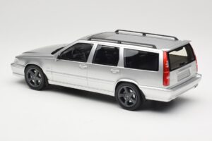 Volvo V70 R P80 Сребрист DNA 1:18 DNA000155 Метал — снимка 5 от 6