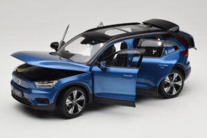 Volvo XC40 Recharge Син Металик Paudi Model 1:18 2562373 Метал — снимка 2 от 8