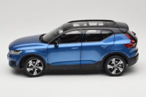 Volvo XC40 Recharge Син Металик Paudi Model 1:18 2562373 Метал — снимка 4 от 8