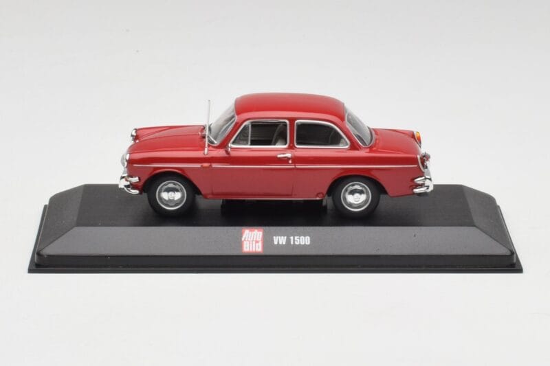 Volkswagen 1500 Ruby Червен Minichamps 1:43 VW001 Метал