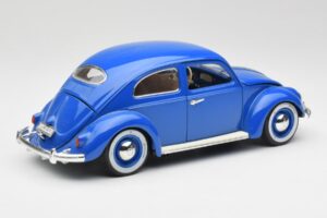 Volkswagen Beetle Синьо Bburago 1:18 23124646 Метал — снимка 3 от 8