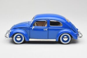Volkswagen Beetle Синьо Bburago 1:18 23124646 Метал — снимка 4 от 8