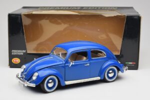 Volkswagen Beetle Синьо Bburago 1:18 23124646 Метал — снимка 8 от 8
