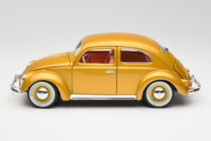 Volkswagen Beetle Златист Bburago 1:18 3361 Метал — снимка 4 от 8