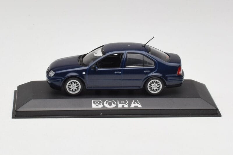 Volkswagen Bora Ocean Син Minichamps 1:43 8198223B Метал