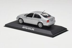 Volkswagen Bora Reflex Сребрист Minichamps 1:43 81982223S Метал — снимка 3 от 4