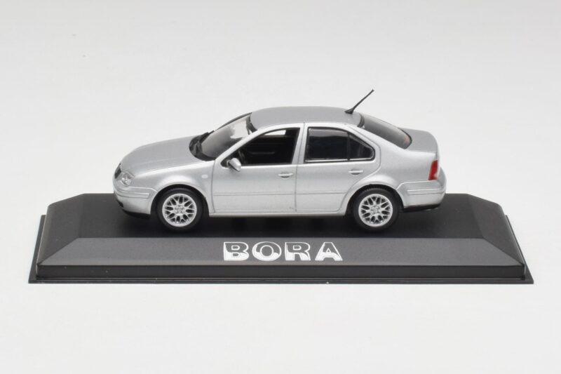 Volkswagen Bora Reflex Сребрист Minichamps 1:43 81982223S Метал