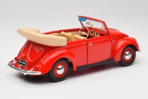 Volkswagen Кабриолет Ruby Червен Maisto 1:18 32826 Метал — снимка 3 от 8
