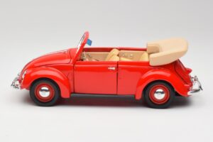 Volkswagen Кабриолет Ruby Червен Maisto 1:18 32826 Метал — снимка 4 от 8