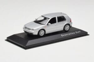 Volkswagen Golf Mk4 Reflex Сребрист Minichamps 1:43 4527111022 Метал — снимка 2 от 4
