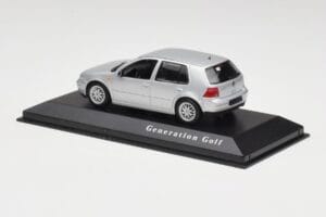 Volkswagen Golf Mk4 Reflex Сребрист Minichamps 1:43 4527111022 Метал — снимка 3 от 4