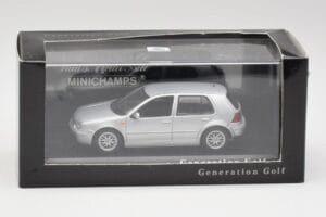 Volkswagen Golf Mk4 Reflex Сребрист Minichamps 1:43 4527111022 Метал — снимка 4 от 4