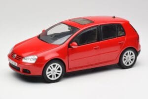 Volkswagen Golf Mk5 4-Door Tornado Червен Bburago 1:18 GOLF001 Метал