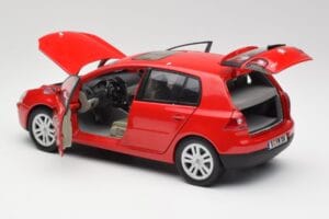 Volkswagen Golf Mk5 4-Door Tornado Червен Bburago 1:18 GOLF001 Метал — снимка 5 от 8